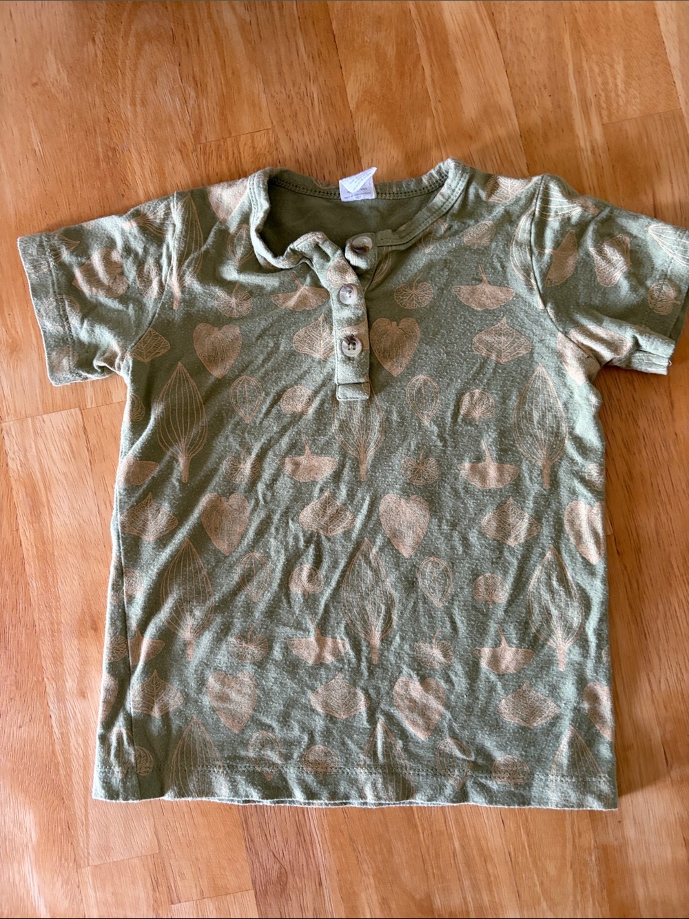 kate quinn Olive & Beige Short Sleeve Henley Tee with Leaf Print